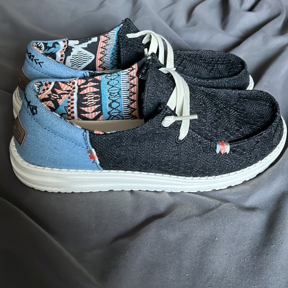 Hey Dude Women’s Size 8 Casual Lightweight Shoes Slip On Black Textured Denim